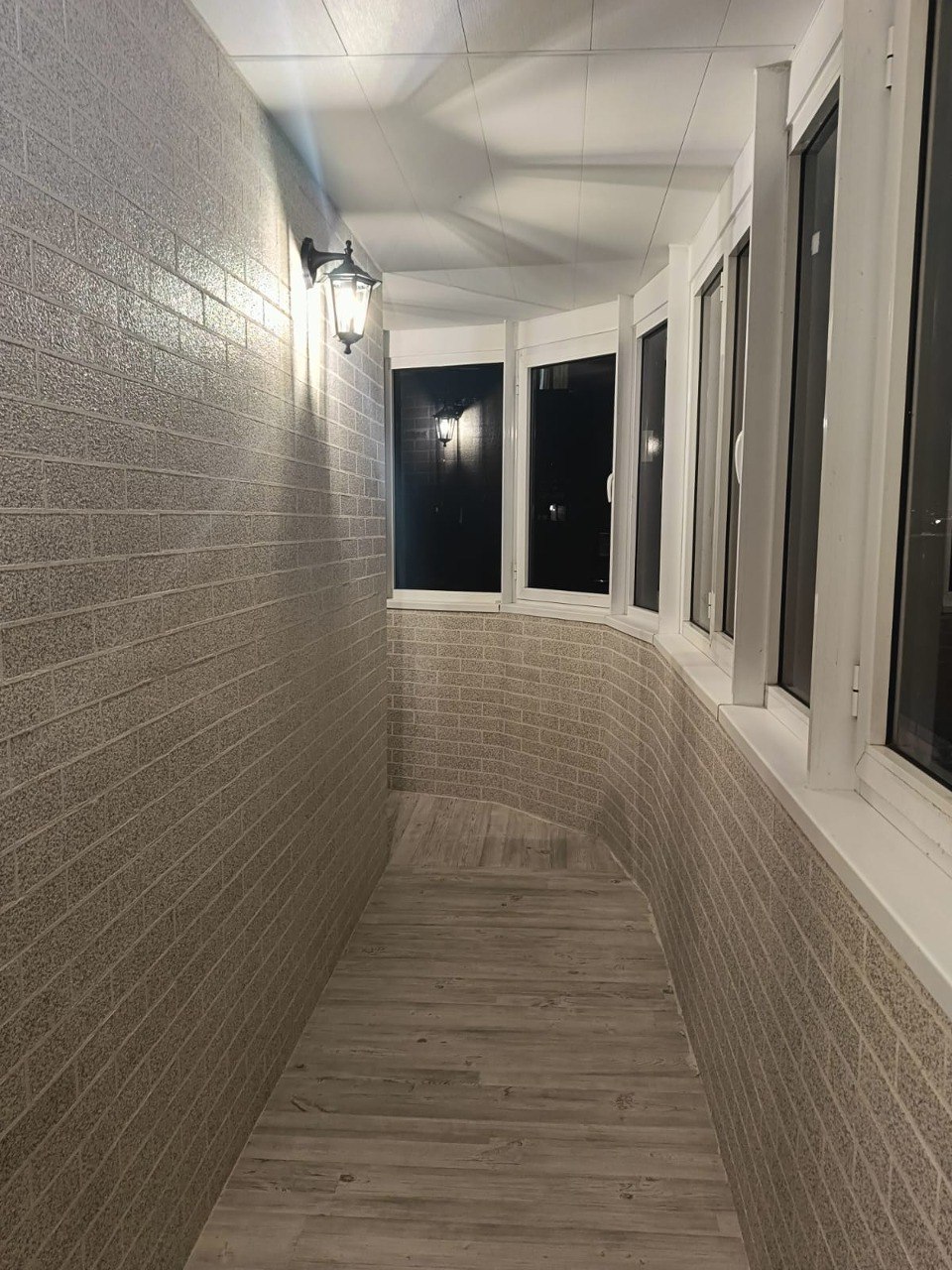 AMK – Light Grey Brick-Like Wall Covering 002 - Image 6