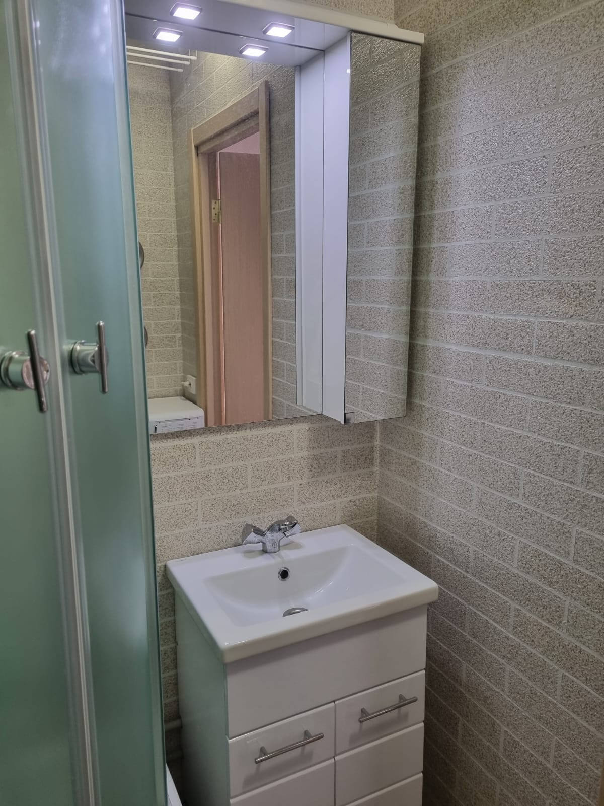 AMK – Light Grey Brick-Like Wall Covering 002 - Image 7